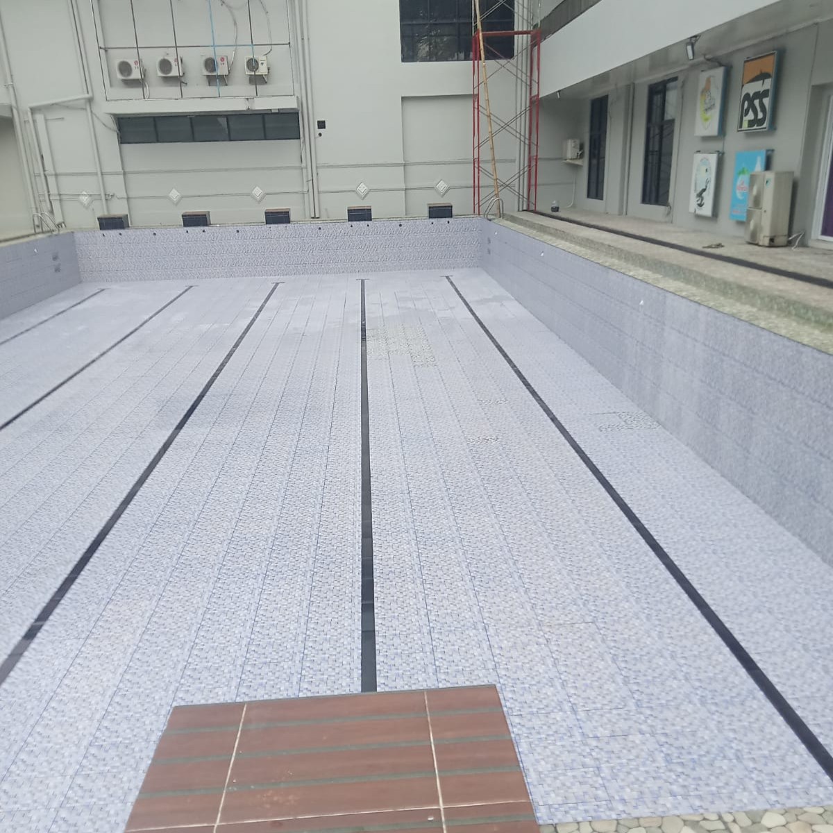 Poles Area Kolam Renang